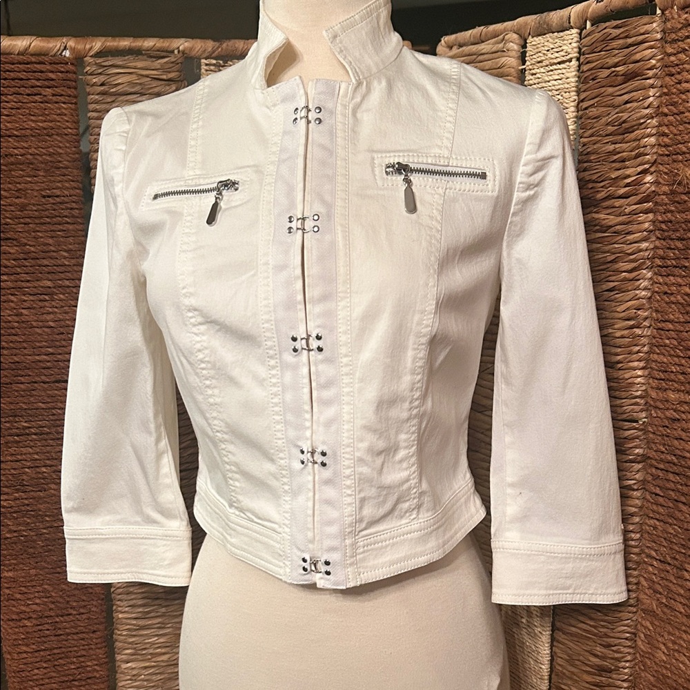 W by WORTH Cropped White Hook & Eye Jacket